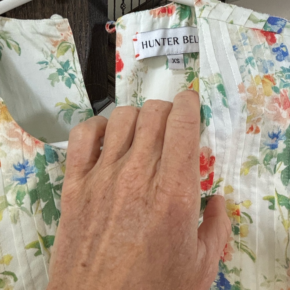 HUNTER BELL Cream Floral Pleated Sleeveless Blouse - Picture 2 of 3